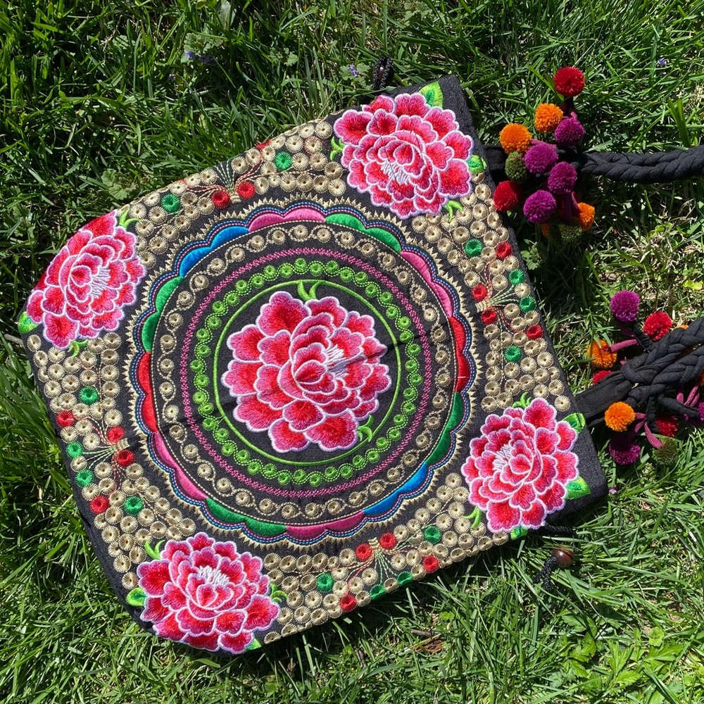 Beautiful Tote HandBag - Picture 3 of 3